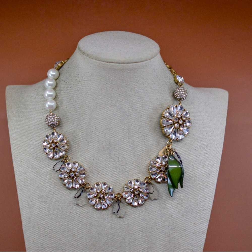 NWT Ann Taylor gold tone necklace with floral crystals, statement necklace